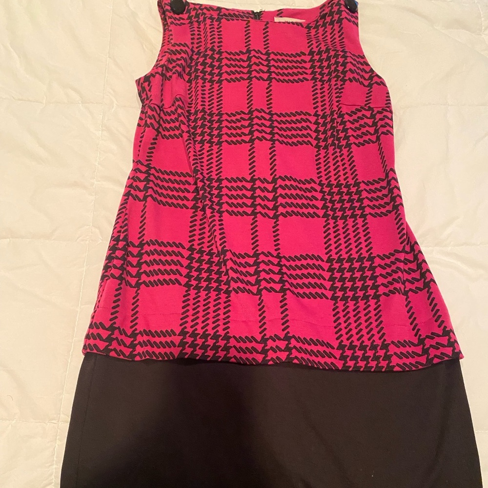 Fun and sassy black and pink houndstooth dress.